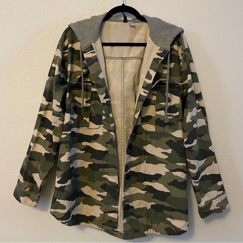DIVIDED by H&M camo cargo/military style jacket. Size 10.